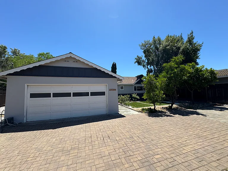 1126 Steinway Ave — Photo 3