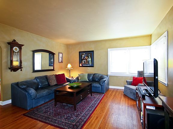 Well lit & spacious Living Room!