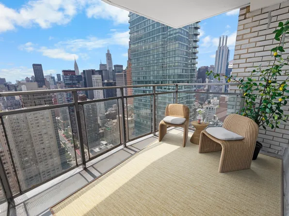 303 East 57th Street image 12 of 15
