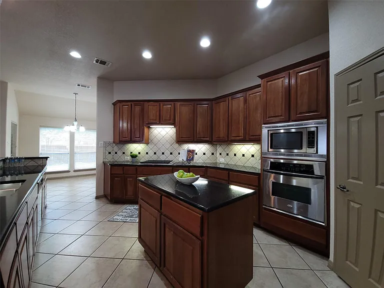 10028 Lisi Anne Dr — Photo 14