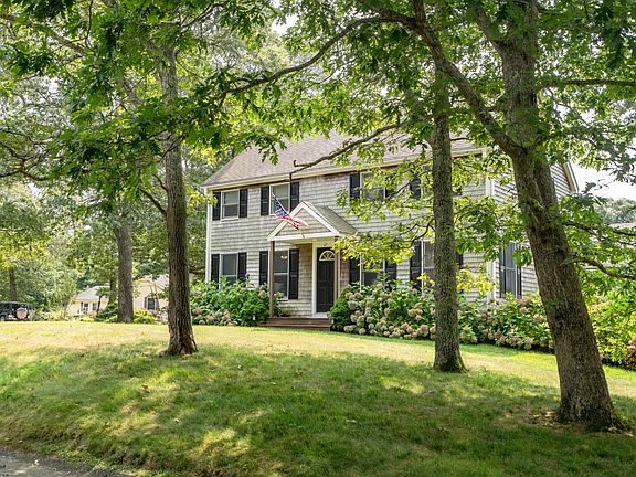 2nd image of 27 Leslies Ln