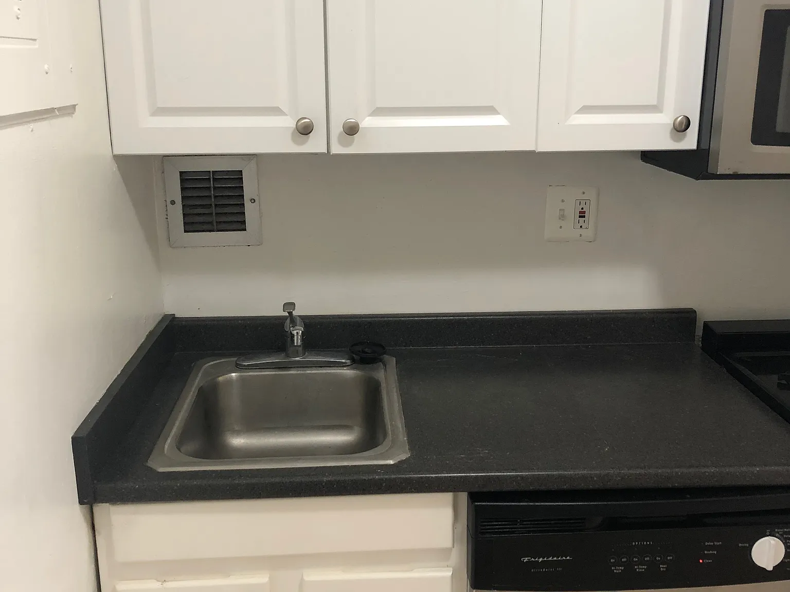 2 bed, 884 sqft, $3,000 — Photo 4