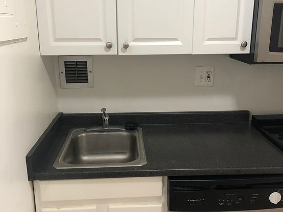 4th image of 1011 Arlington Blvd APT 906
