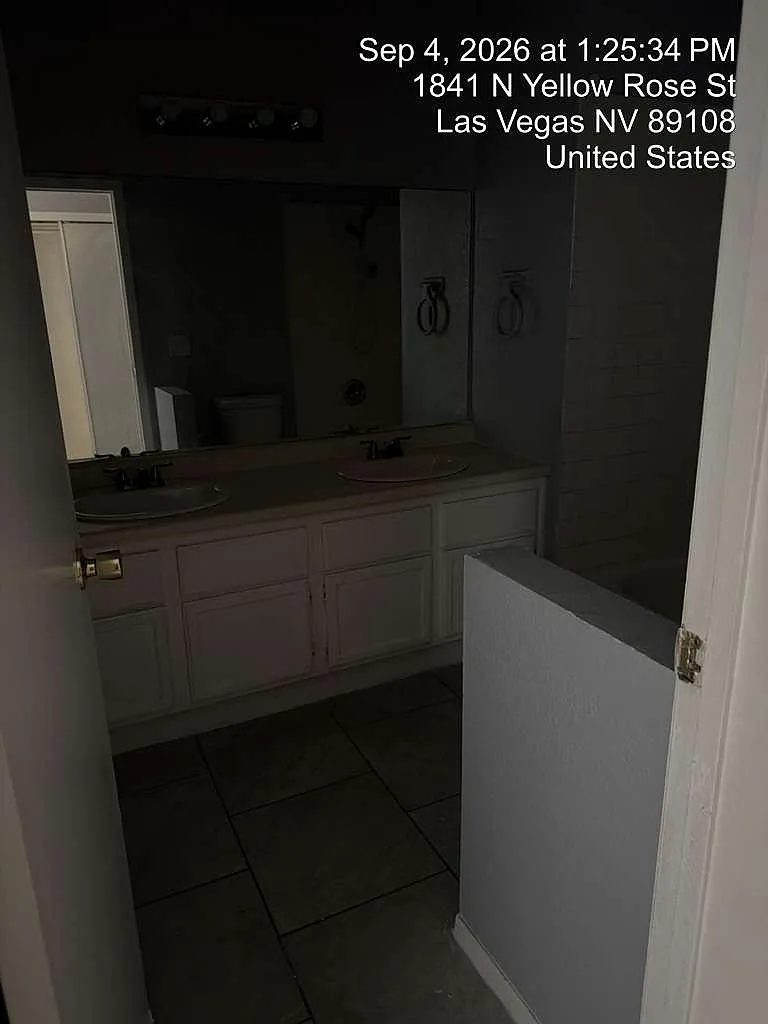 3 bed, 1346 sqft, $2,300 — Photo 4