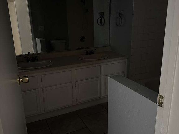 4th image of 1841 Yellow Rose St