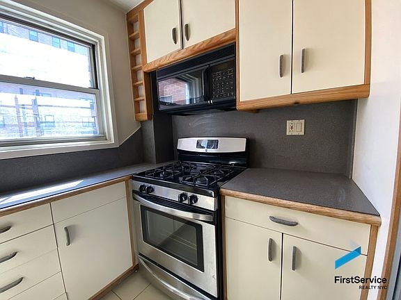 4th image of 250 E 73rd St APT 16G