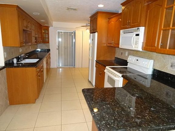 5th image of 866 Gardenia Dr