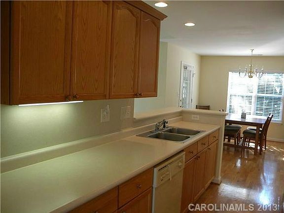 5th image of 109 Oak Village Pkwy #5
