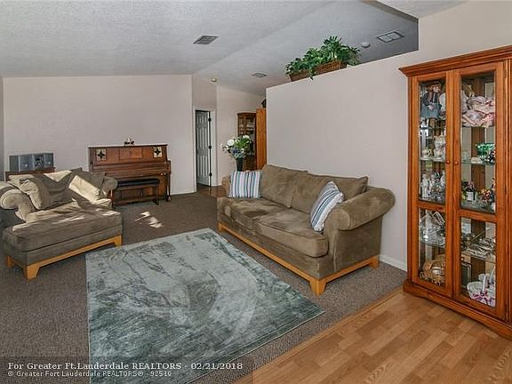 5th image of 11361 NW 22nd St