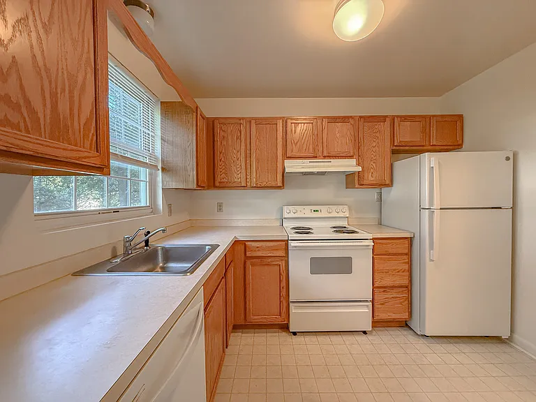 25054 Woodland Dr — Photo 5