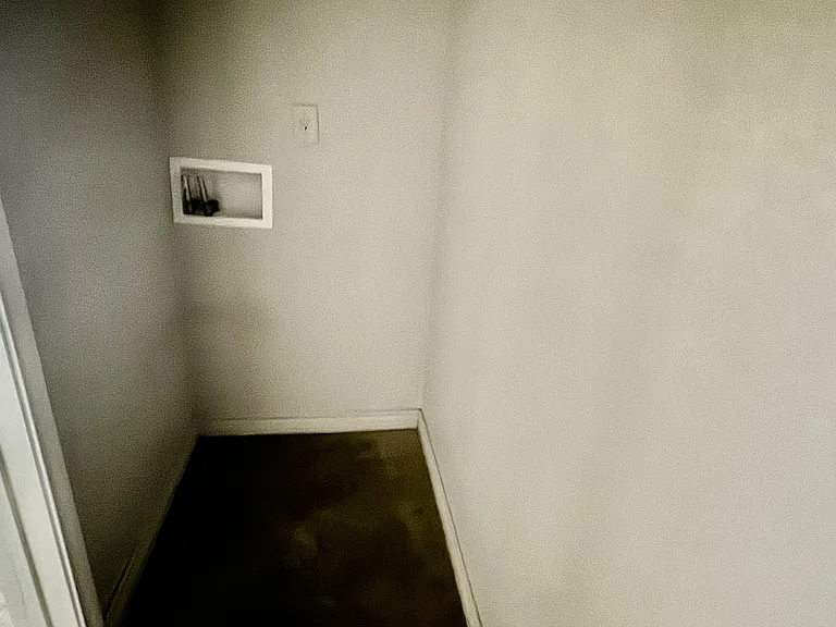 400 Lowes Blvd #B — Photo 10