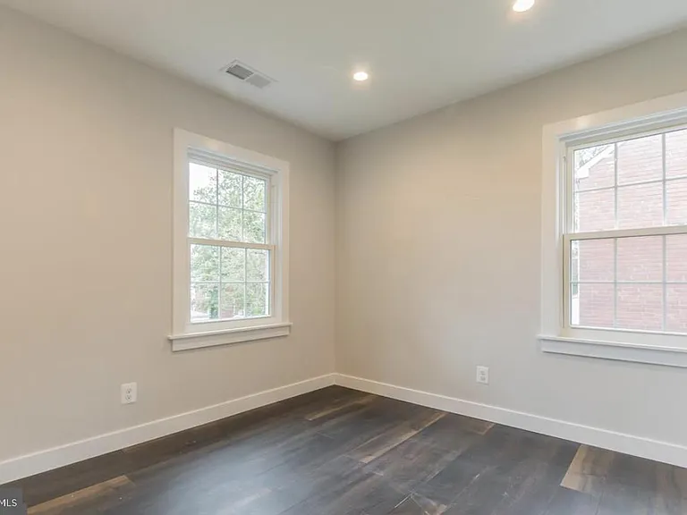 308 S Veitch St — Photo 14