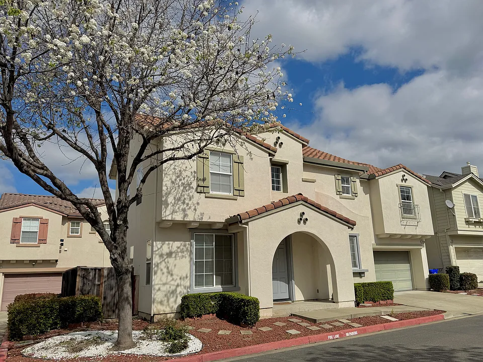 1620 Renaissance Ln