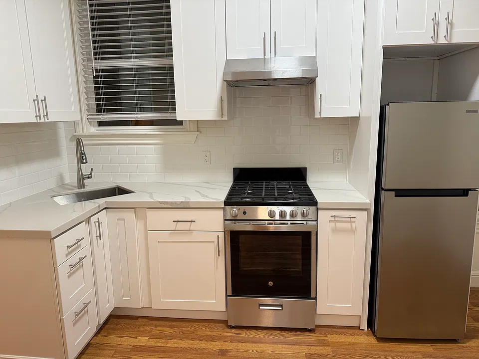 109 Castro St #109