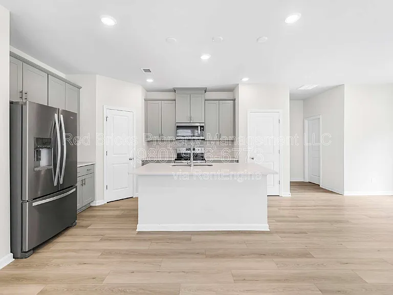 2220 Belterra Dr — Photo 5