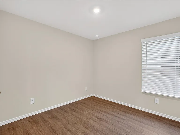 1413 Brook Ln — Photo 14