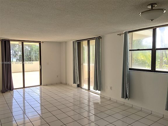 5th image of 1623 Collins Ave APT 218