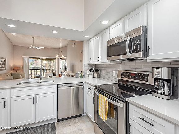 4th image of 1069 Country Club Dr #1069