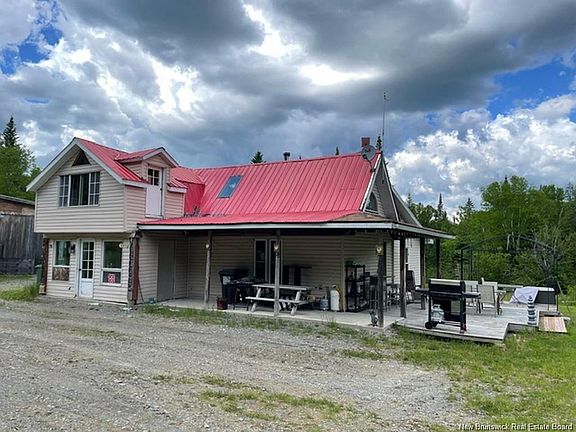 2nd image of 1466 Paradis Rd