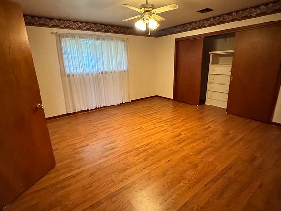 2nd image of 304 E Gloria Switch Rd