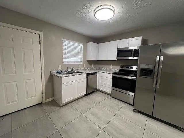 4 bed, 3.0 bath, 1808 sqft, $1,950 — Photo 4