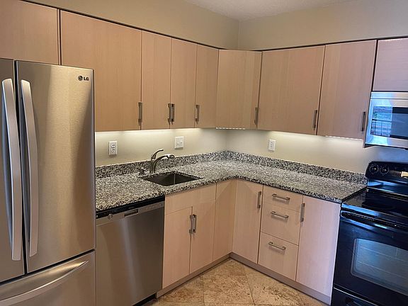 5th image of 78 10th St E Unit 1806