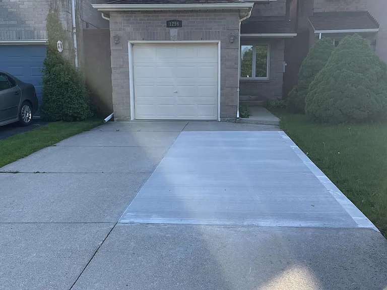 1296 Valerie Cres W — Photo 22