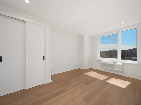 83-07 Queens Boulevard image 5 of 8