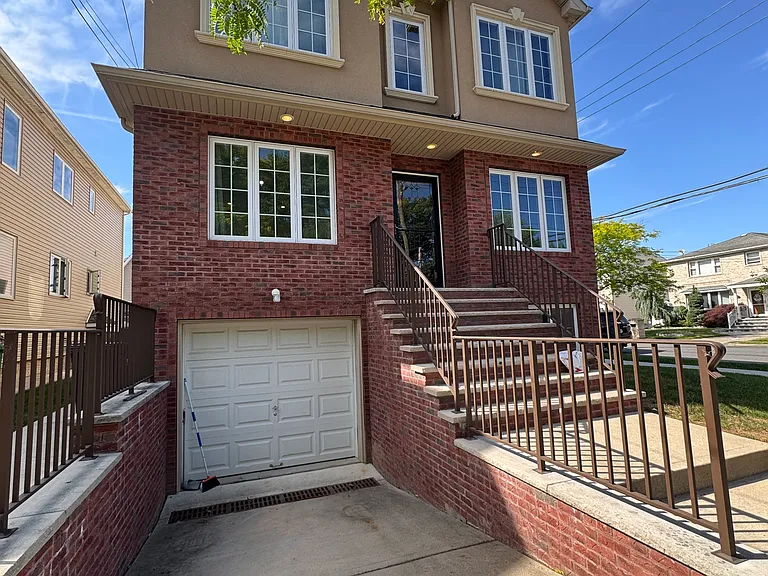 441 Deisius St #1R — Photo 2