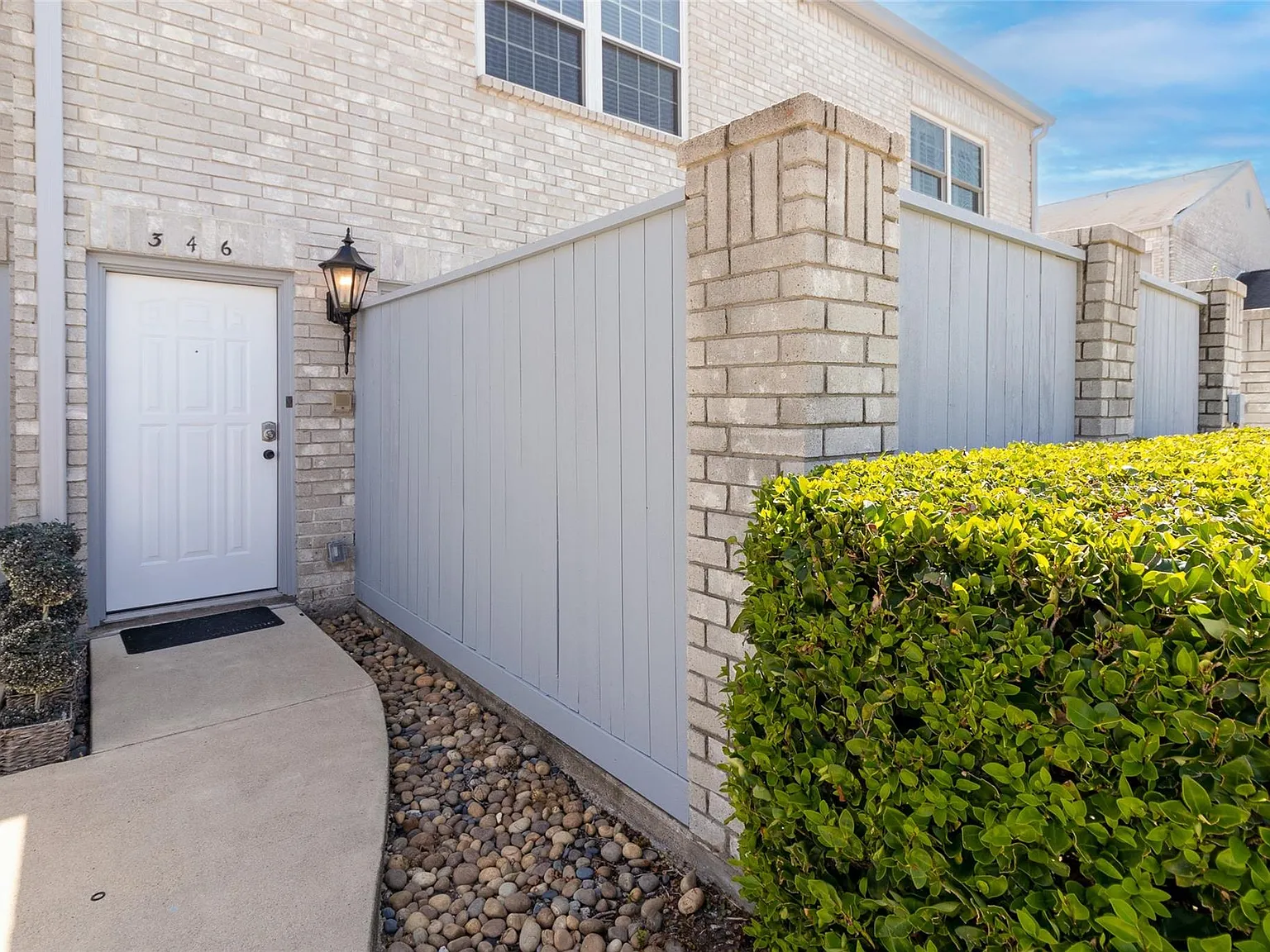 2 bed, 2.5 bath, 1740 sqft, $2,000 — Photo 3