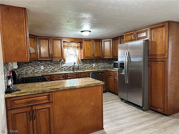 5th image of 825 Lakewood Beach Dr