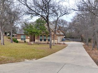 137 N Natural Spring Ln, Azle, TX 76020