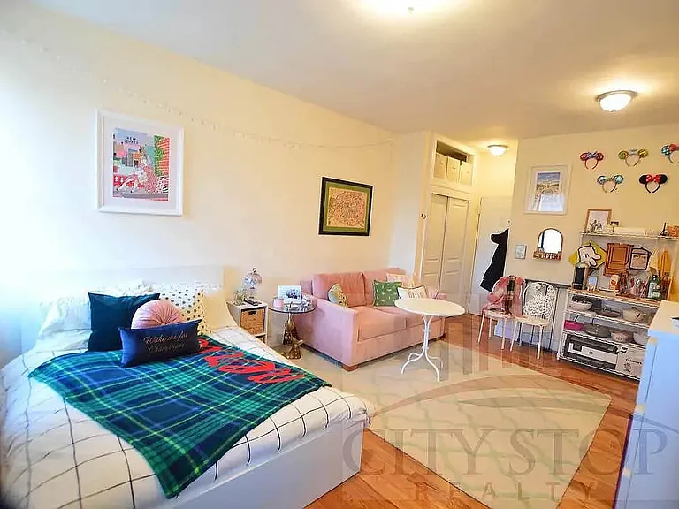 101 W 77th St #3D — Photo 2