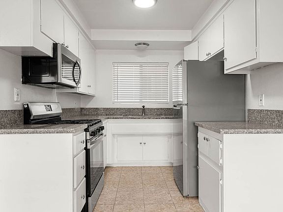 3rd image of 814 Victor Ave APT 5