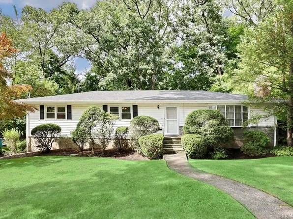 30 Pacific Avenue, Nanuet, NY 10954