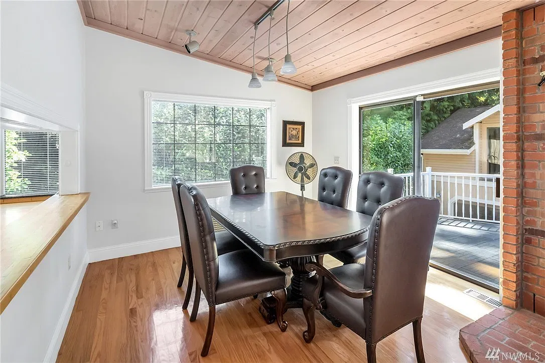 Luxury and spacious home in Bellevue — Photo 4