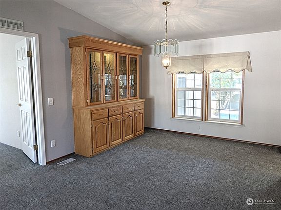 5th image of 3611 I St NE Unit 102