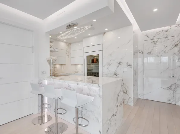 200 East 69th Street image 7 of 26