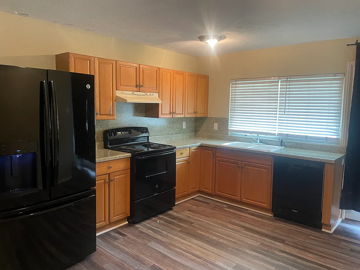 Kitchen - 627 McKown Dr