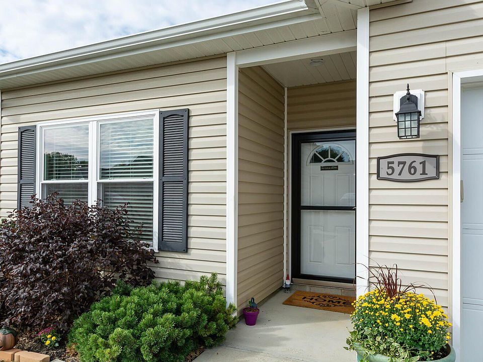 1st image of 5761 W Daffodil Ct