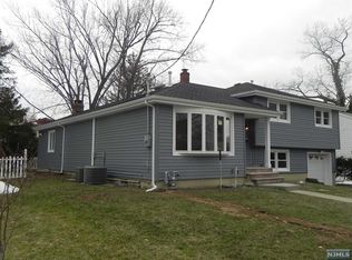 40 Stratford Rd, Dumont, NJ 07628