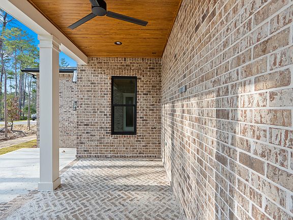 5th image of 504 Lemongrass Ln