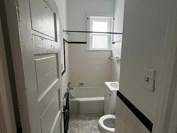 4th image of 1435 W Cayuga St Floor 1
