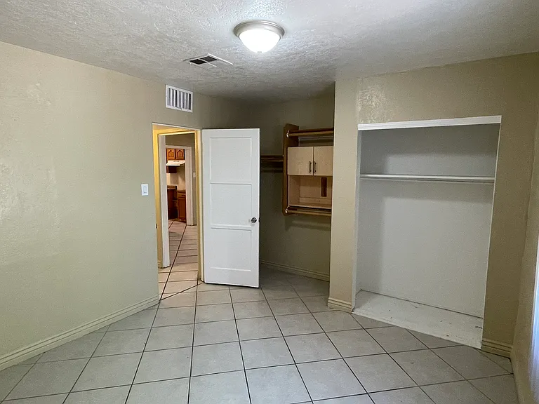 1701 E Harvard St — Photo 8