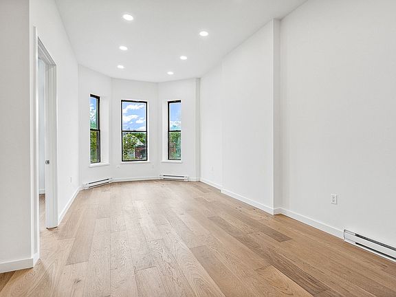3rd image of 256 6th Ave APT 3
