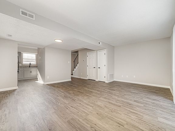 5th image of 1630 Greenview Dr