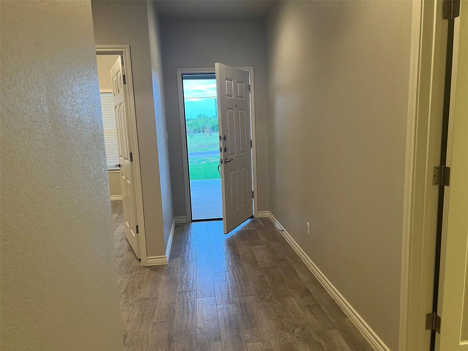 3 bed, 2.0 bath, 1560 sqft, $1,550 — Photo 3