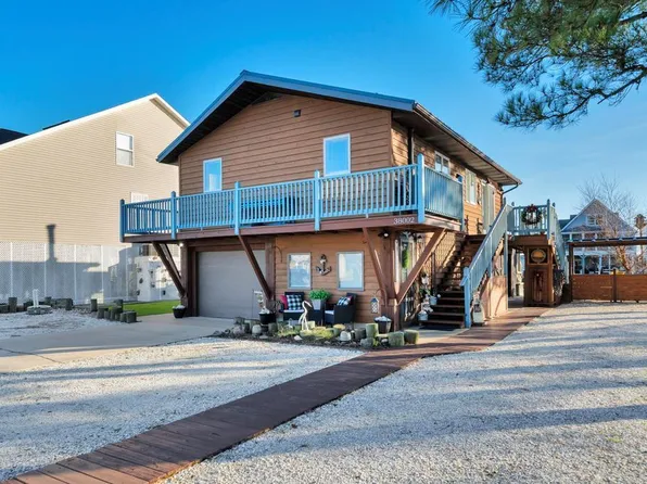 38002 Sailors Ct, Greenbackville, VA 23356