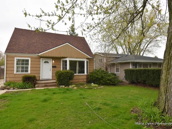 821 E Grand Lake Blvd, West Chicago, IL 60185