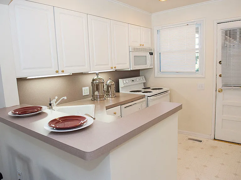 Glen Lennox Apartments — Photo 6